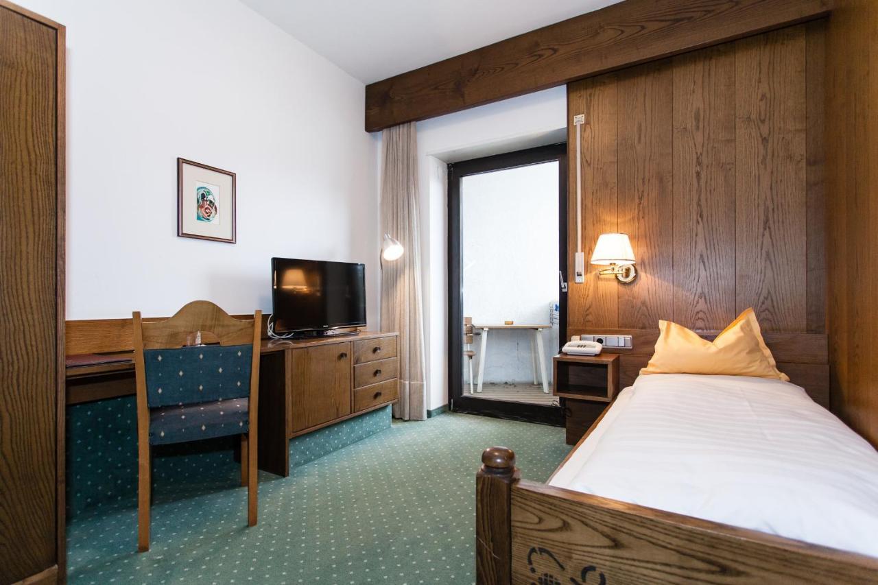 Small Single Room,929072623:JPEG